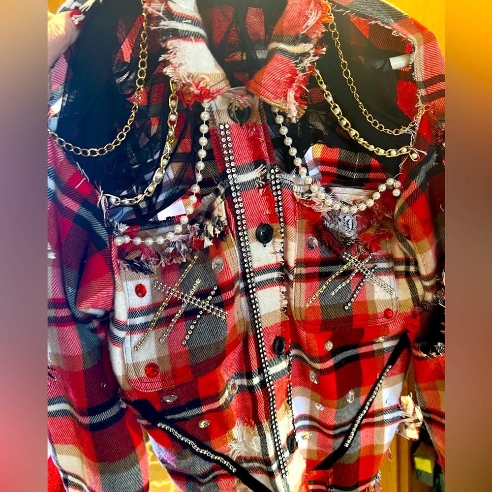 One of a kind flannel shirt. Sexy!
Size Large
Handmade with Love.